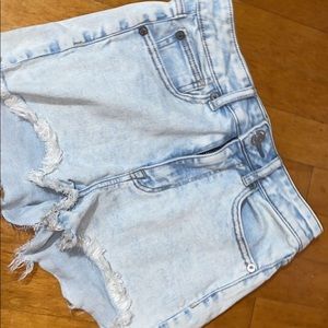 plain jean AE shorts!!💛